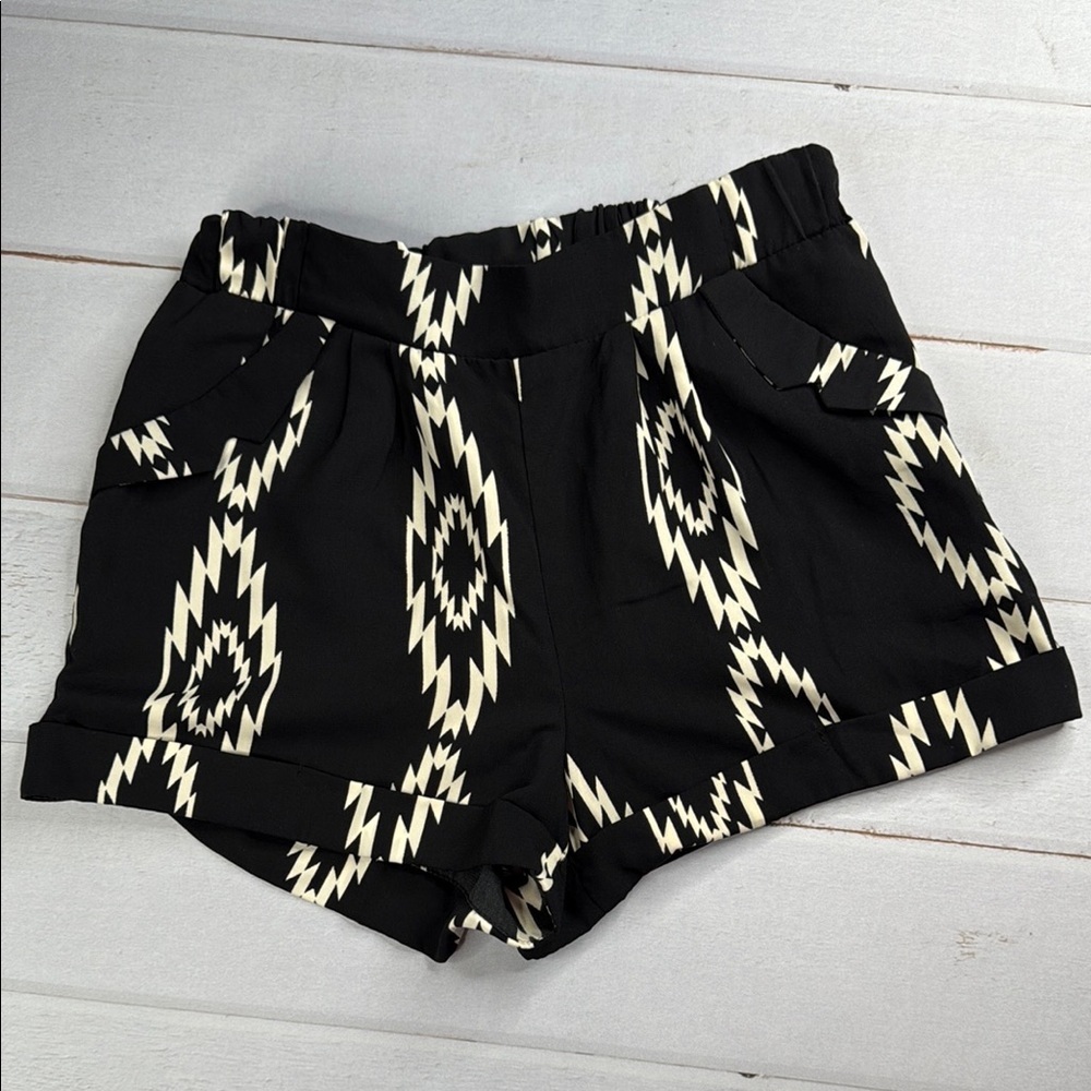 Skies Are Blue Black and Cream High Waist Elastic Shorts with Pockets Size Small